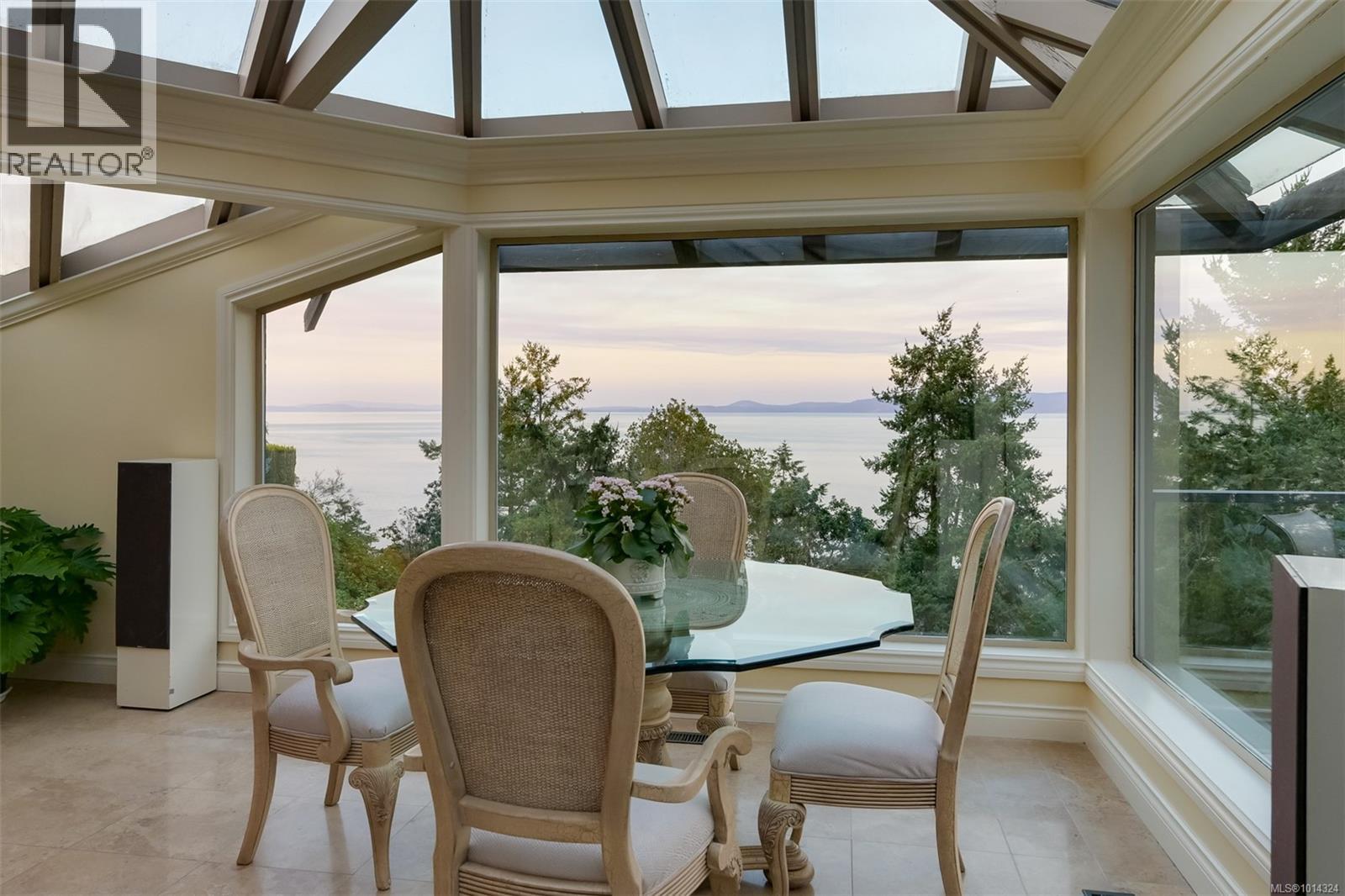 2807 Arbutus Rd, Saanich