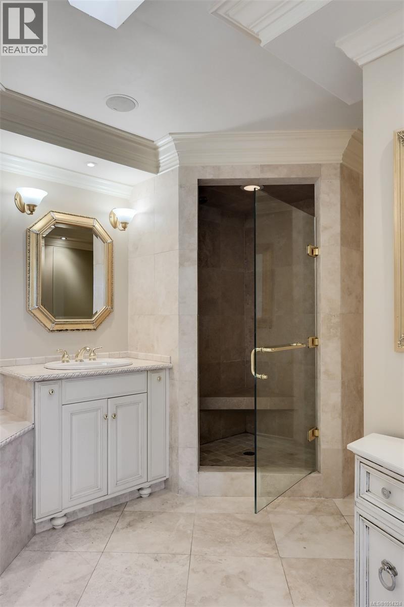 2807 Arbutus Rd, Saanich