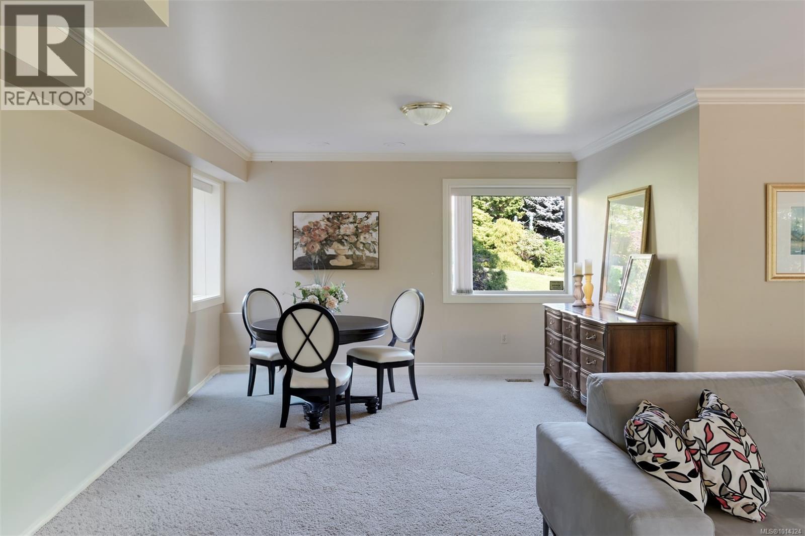 2807 Arbutus Rd, Saanich