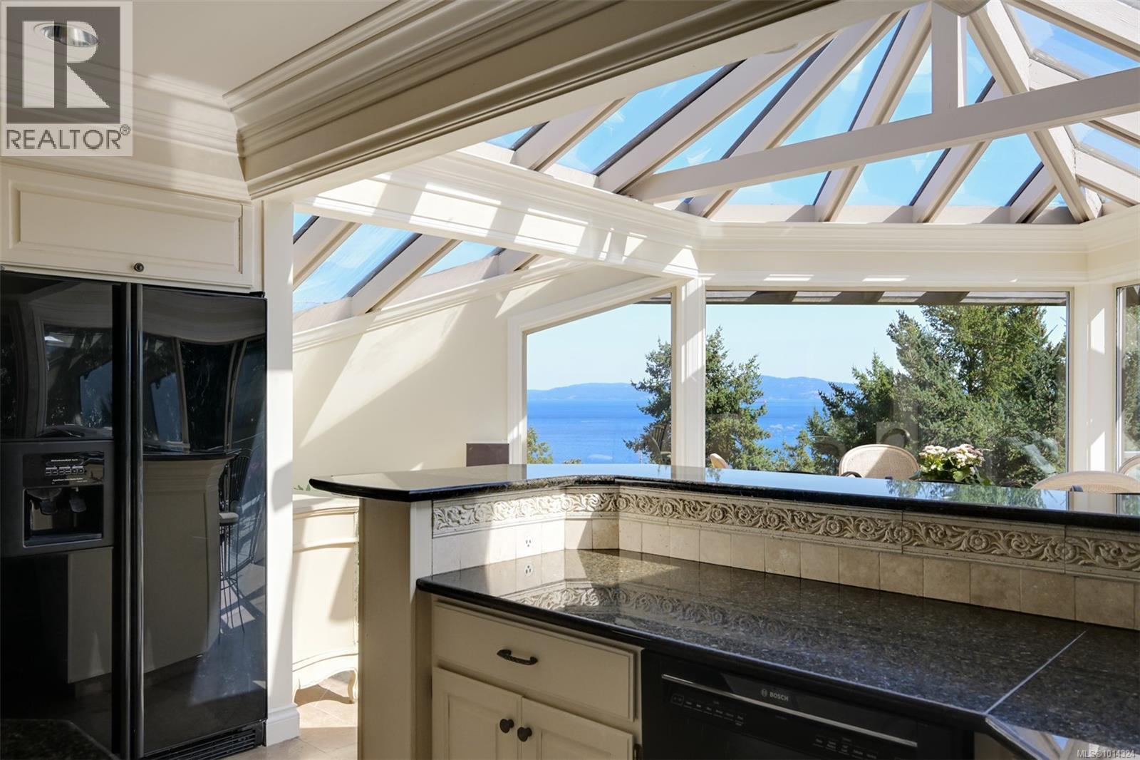 2807 Arbutus Rd, Saanich