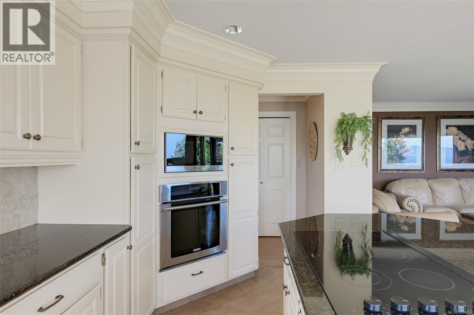 2807 Arbutus Rd, Saanich