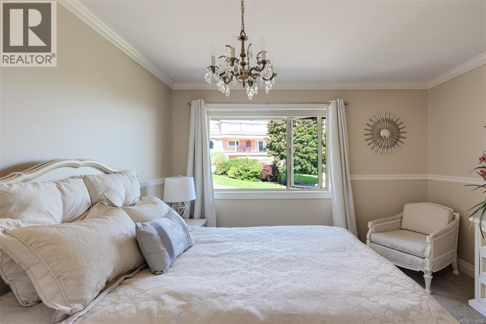 2807 Arbutus Rd, Saanich