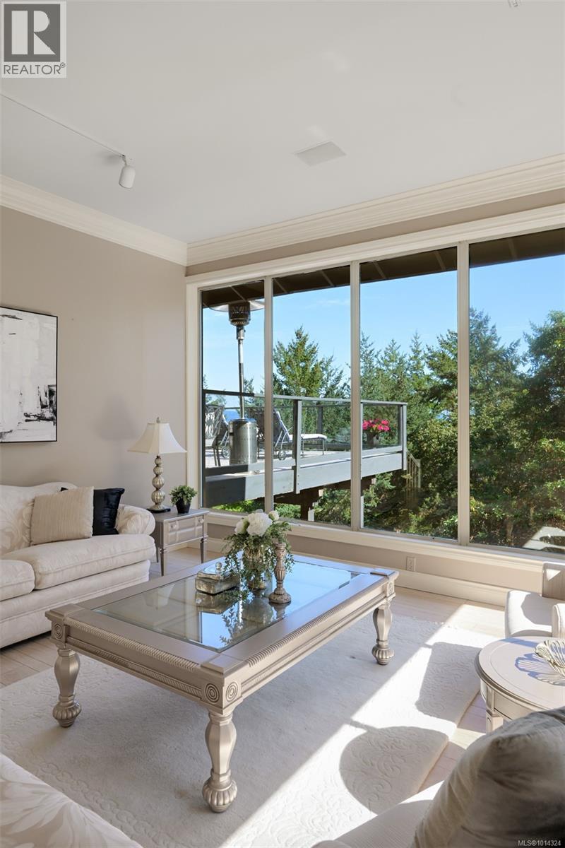 2807 Arbutus Rd, Saanich