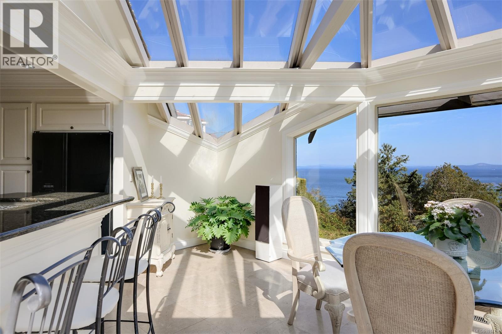 2807 Arbutus Rd, Saanich