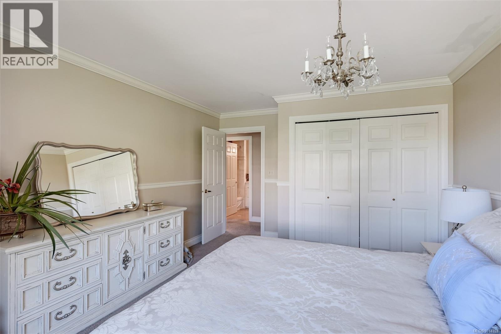 2807 Arbutus Rd, Saanich