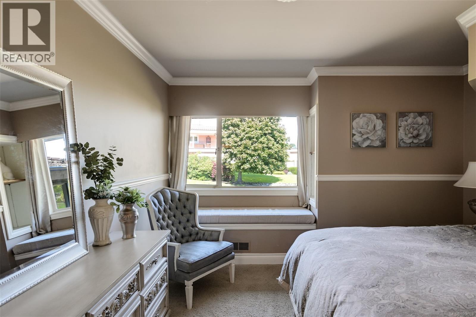 2807 Arbutus Rd, Saanich