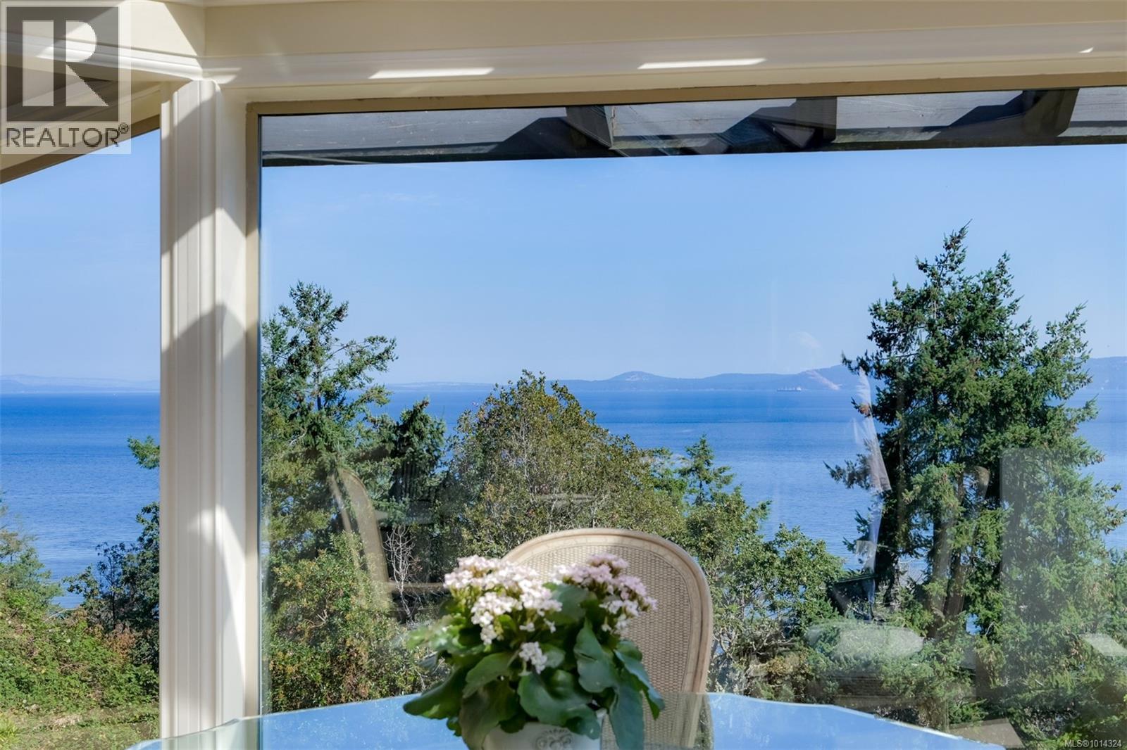 2807 Arbutus Rd, Saanich