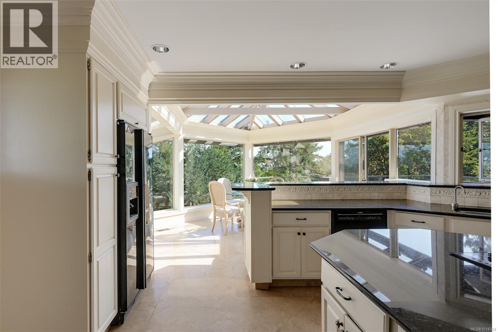 2807 Arbutus Rd, Saanich