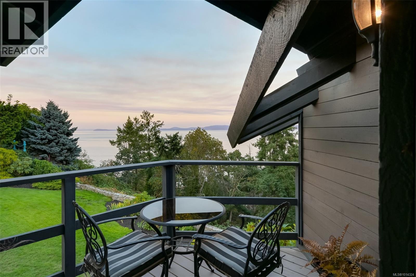 2807 Arbutus Rd, Saanich