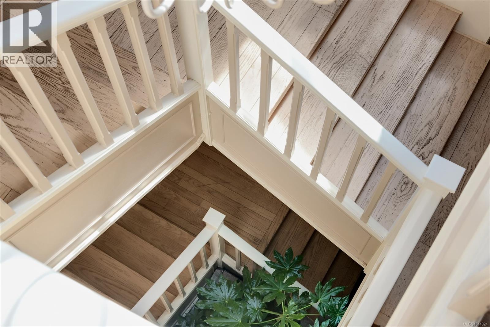 2807 Arbutus Rd, Saanich