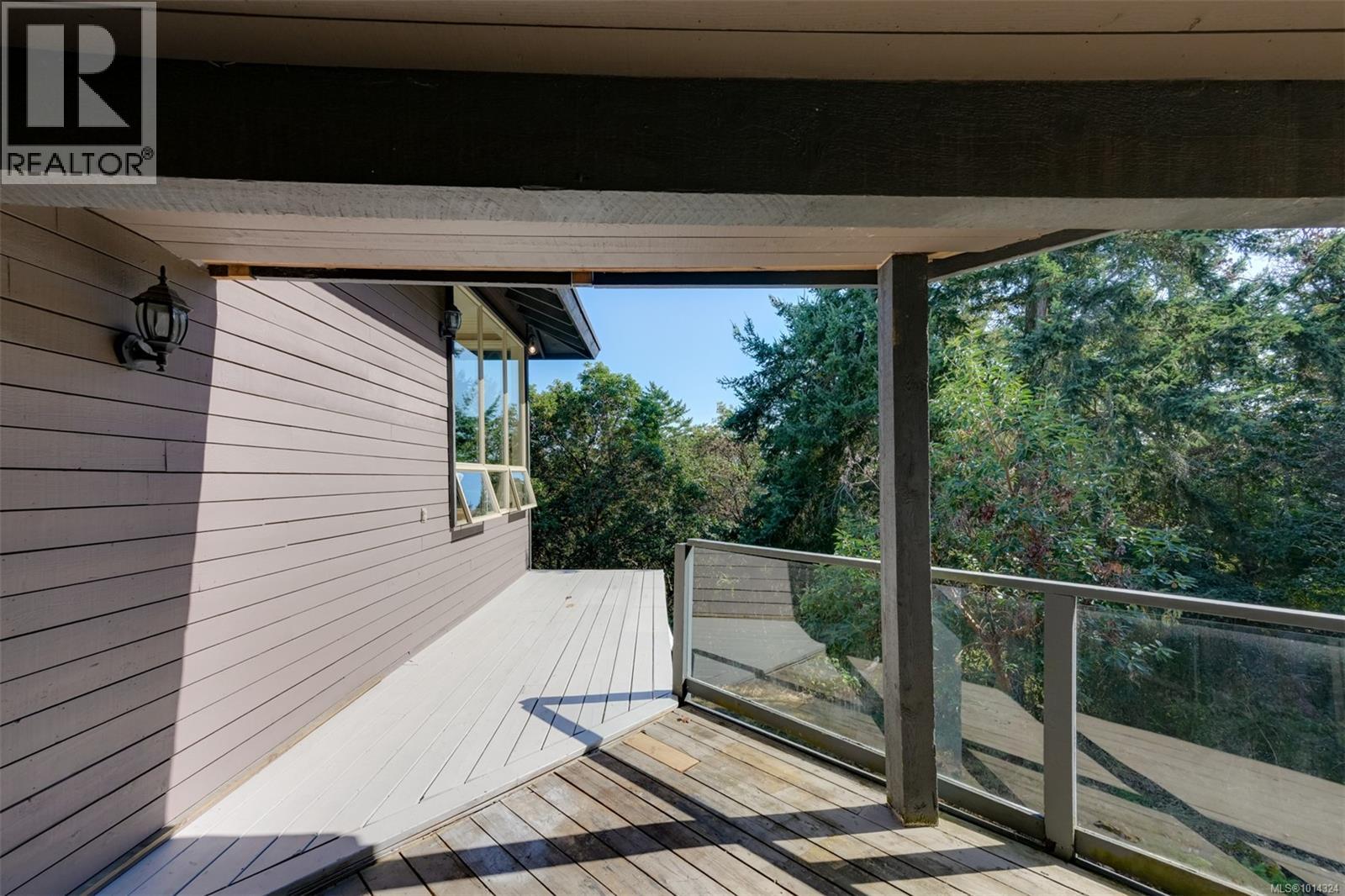 2807 Arbutus Rd, Saanich