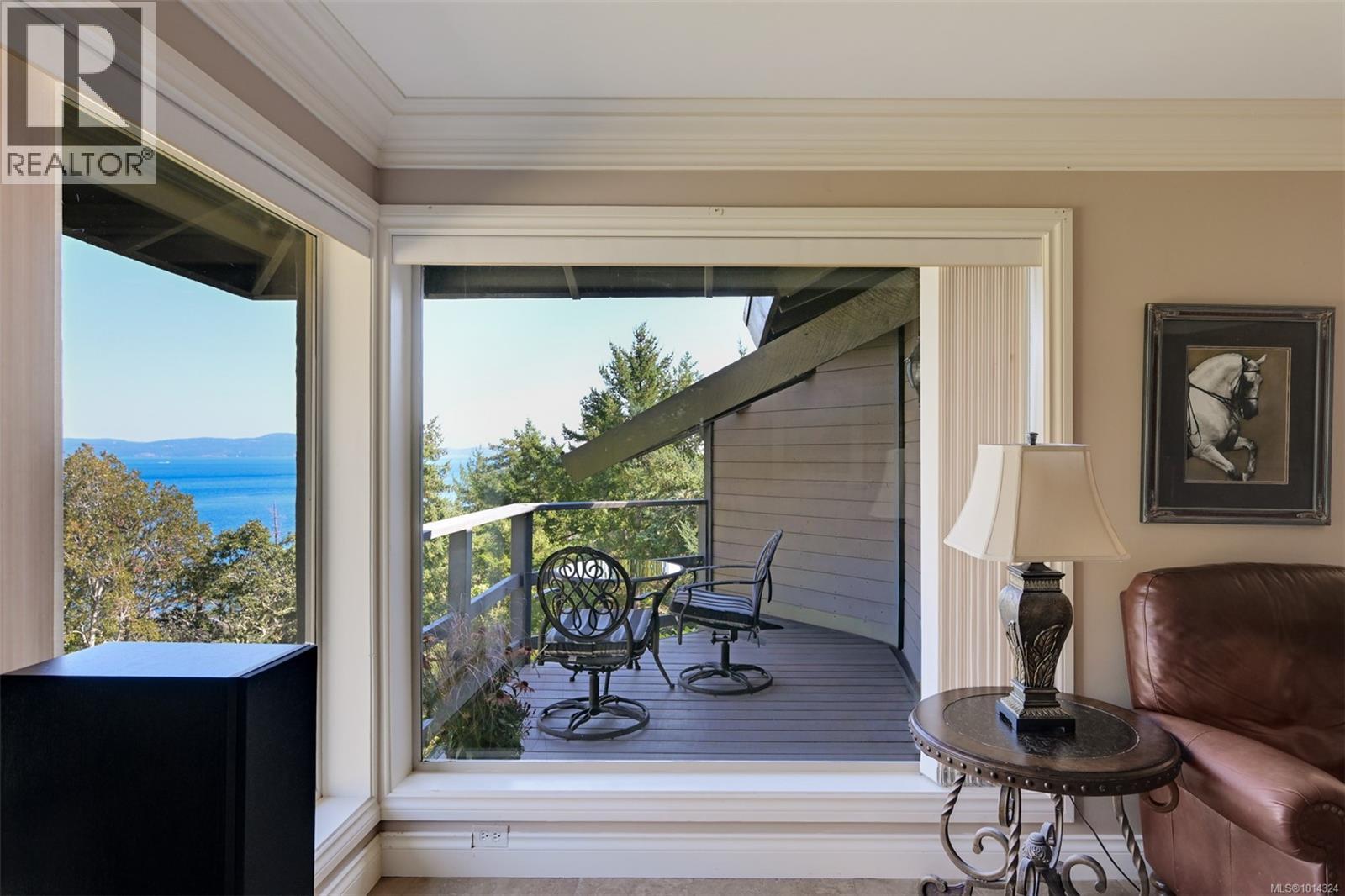 2807 Arbutus Rd, Saanich