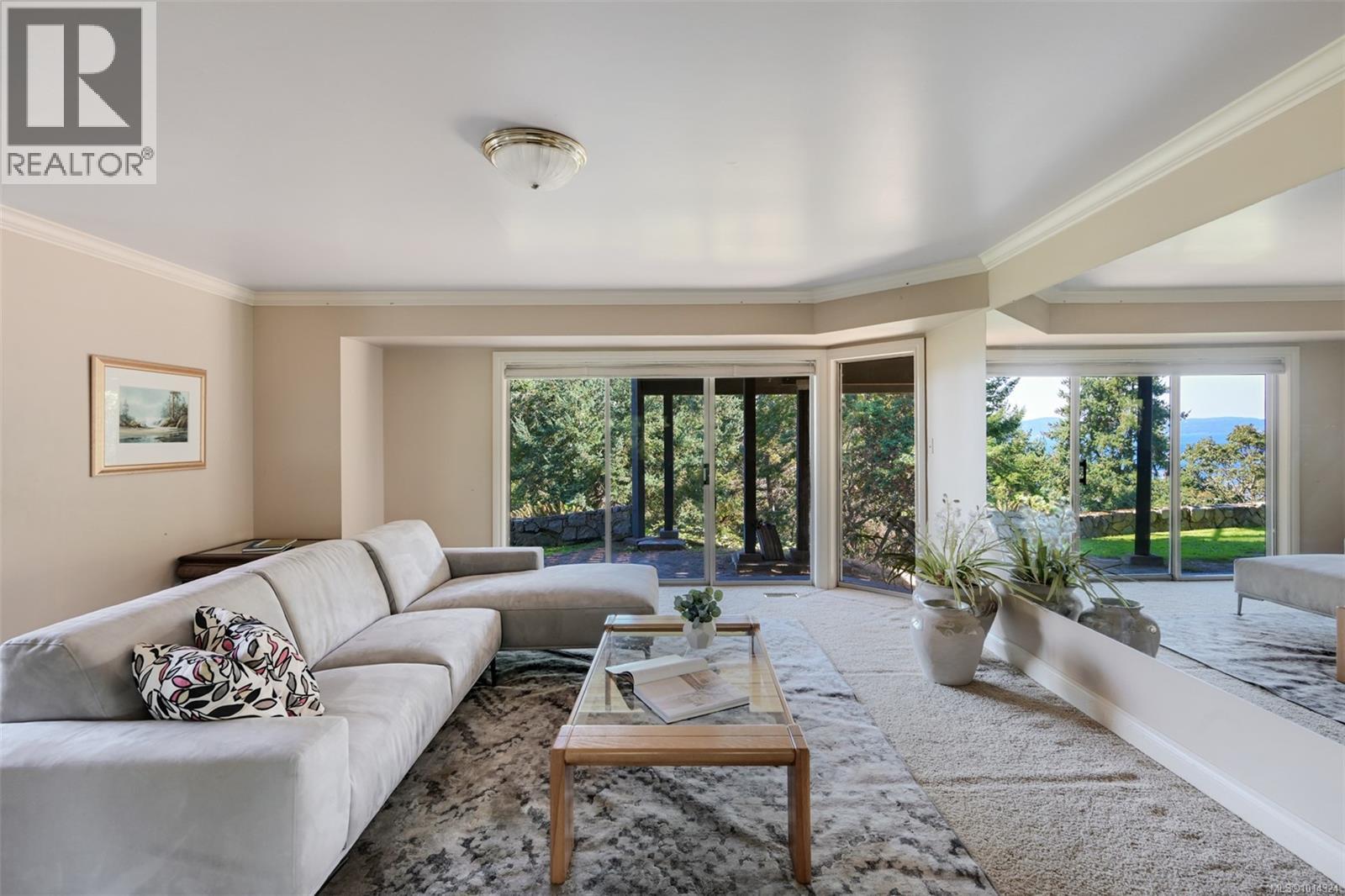 2807 Arbutus Rd, Saanich