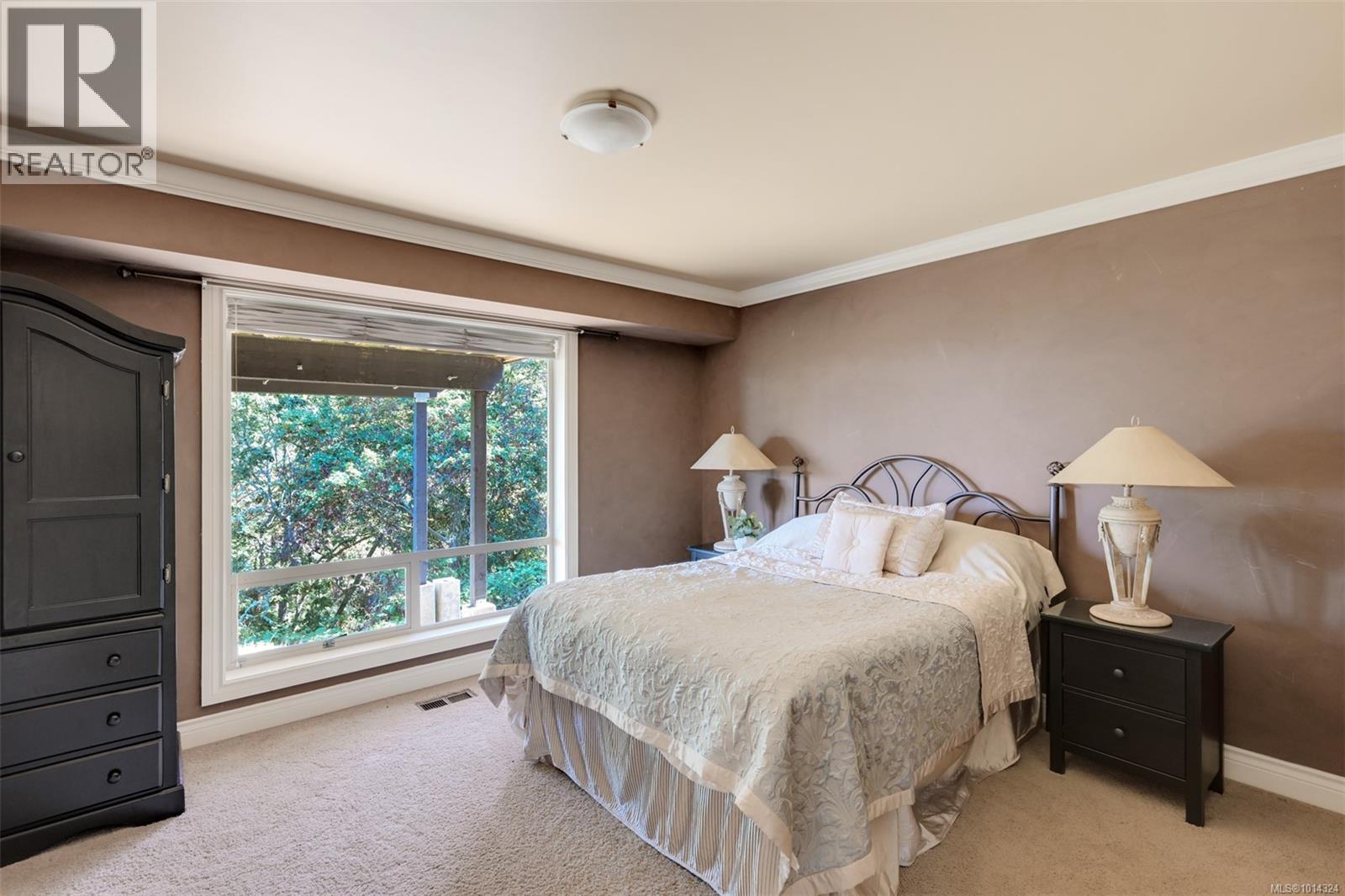 2807 Arbutus Rd, Saanich