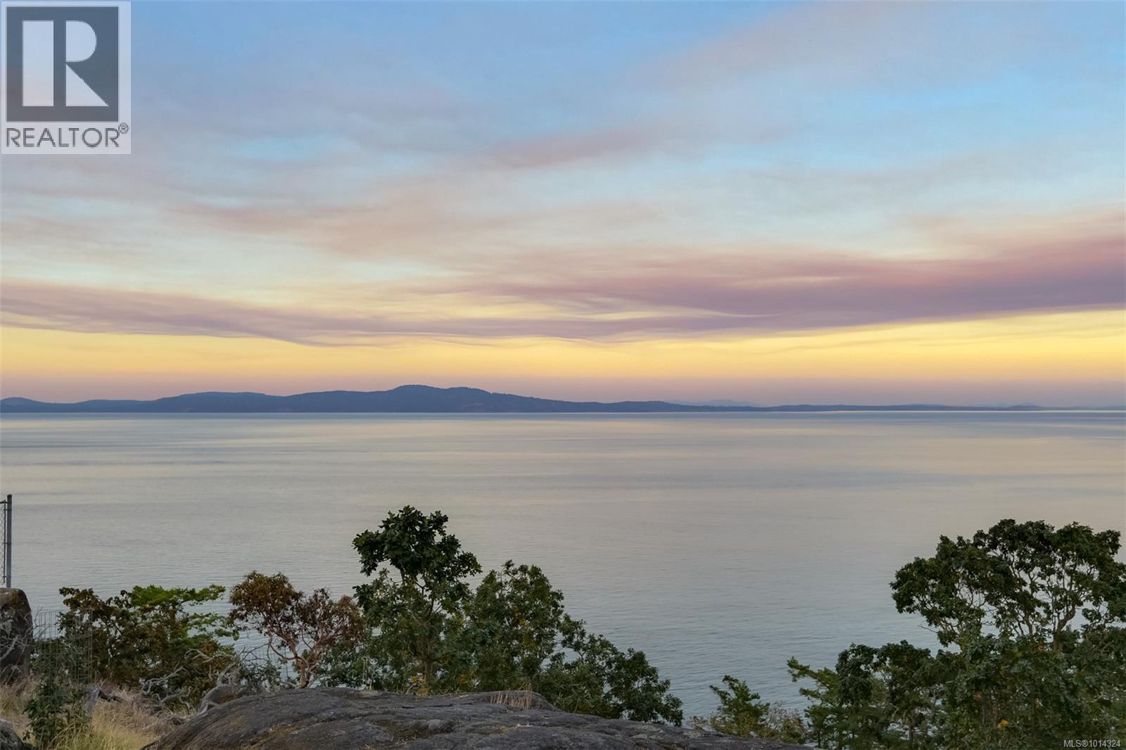 2807 Arbutus Rd, Saanich