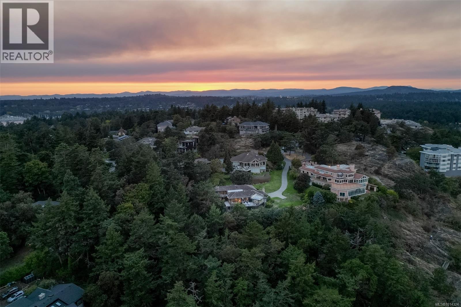 2807 Arbutus Rd, Saanich