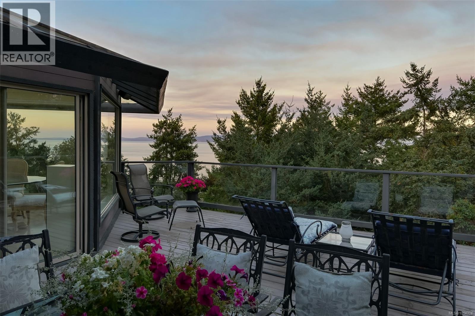 2807 Arbutus Rd, Saanich