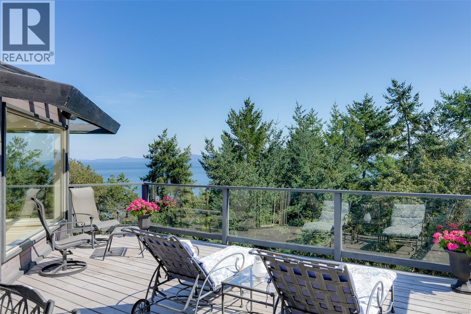 2807 Arbutus Rd, Saanich