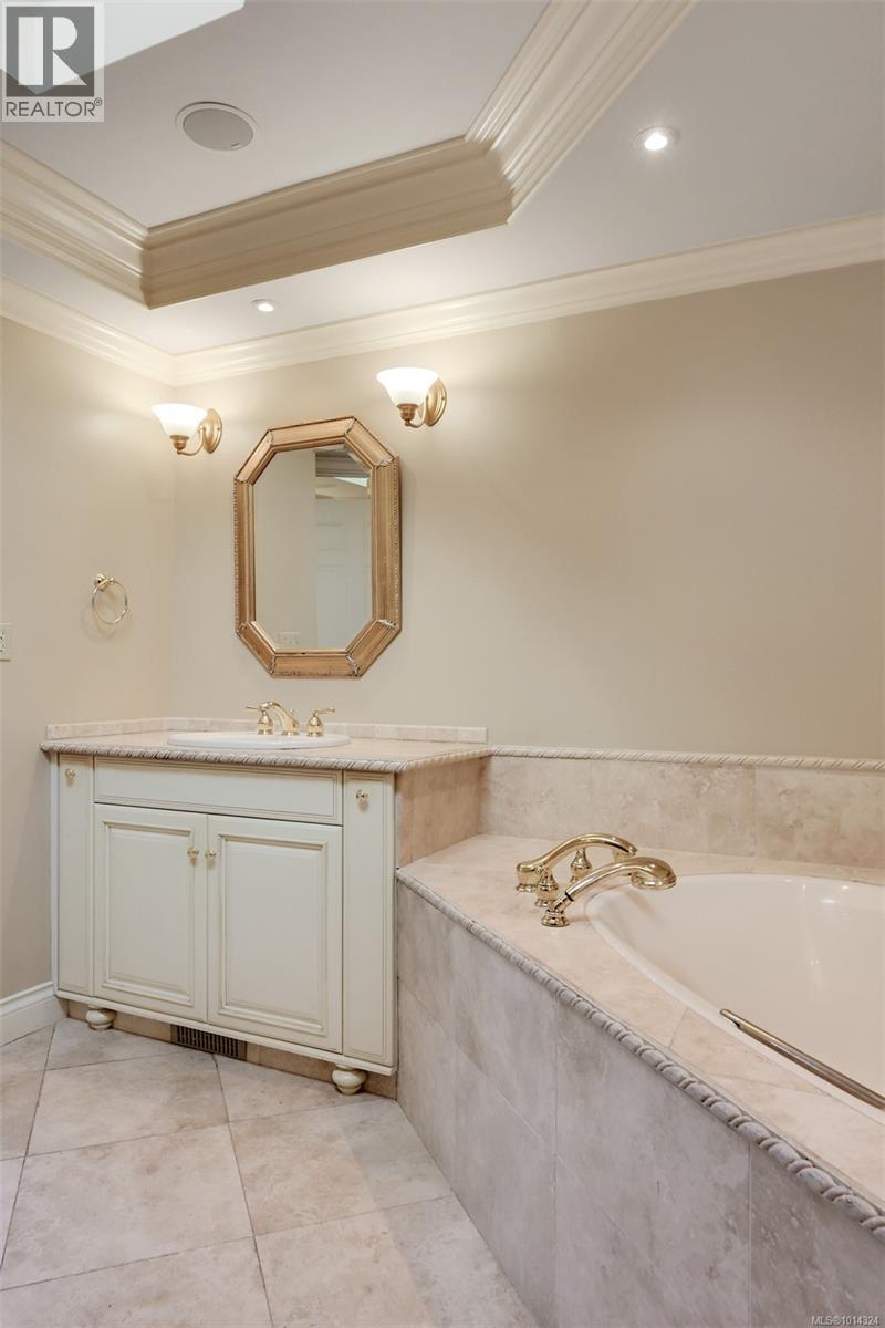 2807 Arbutus Rd, Saanich