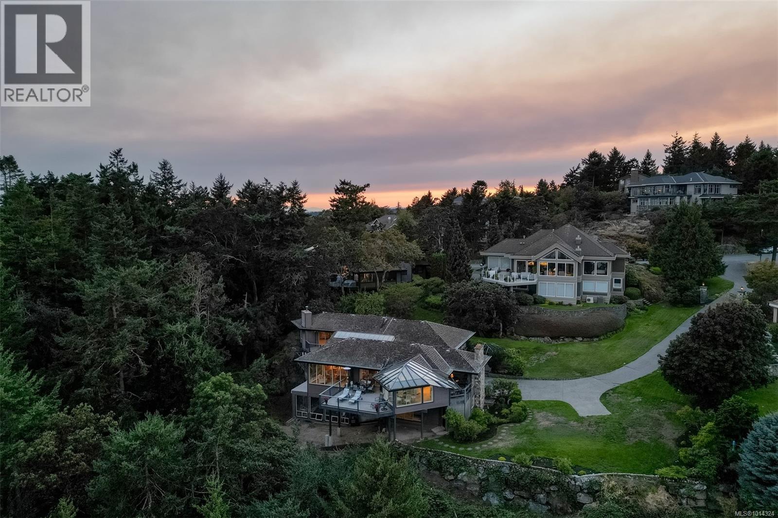 2807 Arbutus Rd, Saanich