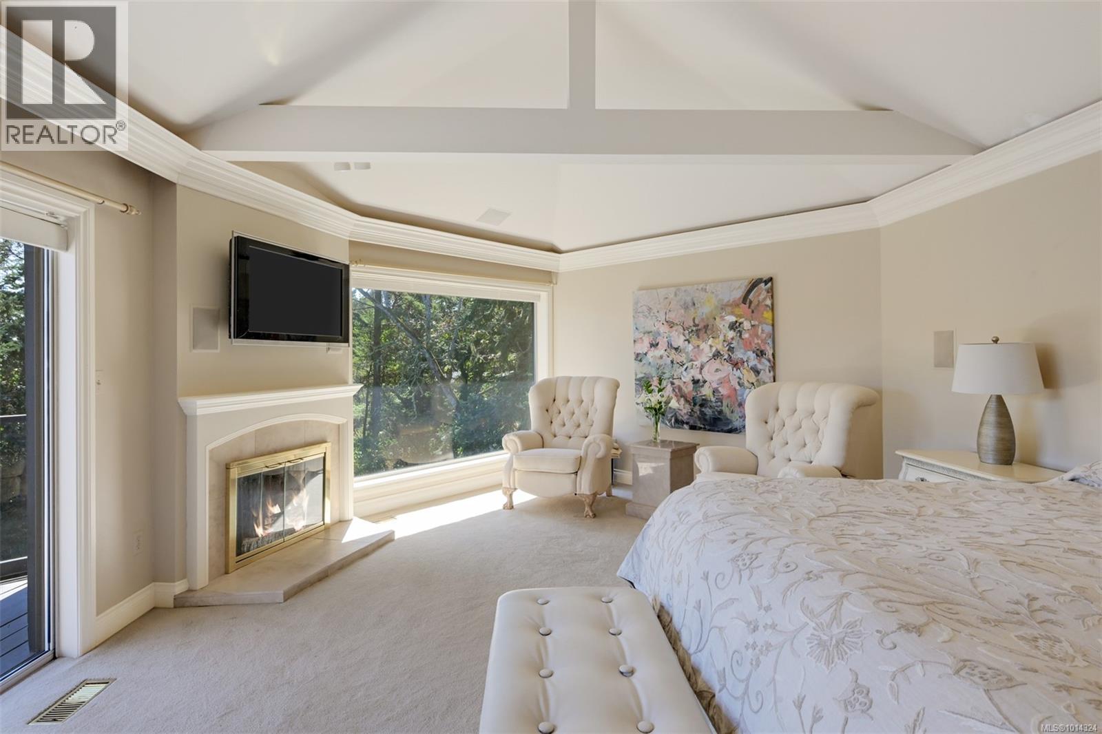 2807 Arbutus Rd, Saanich