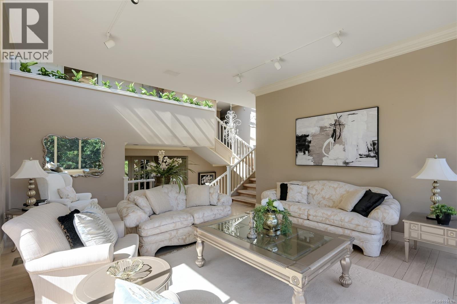 2807 Arbutus Rd, Saanich