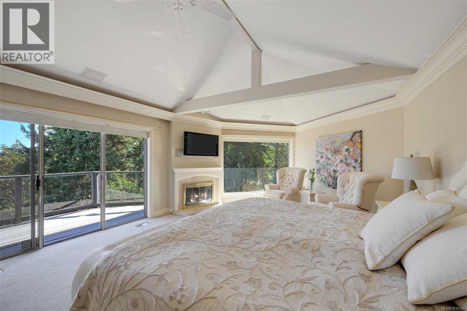 2807 Arbutus Rd, Saanich