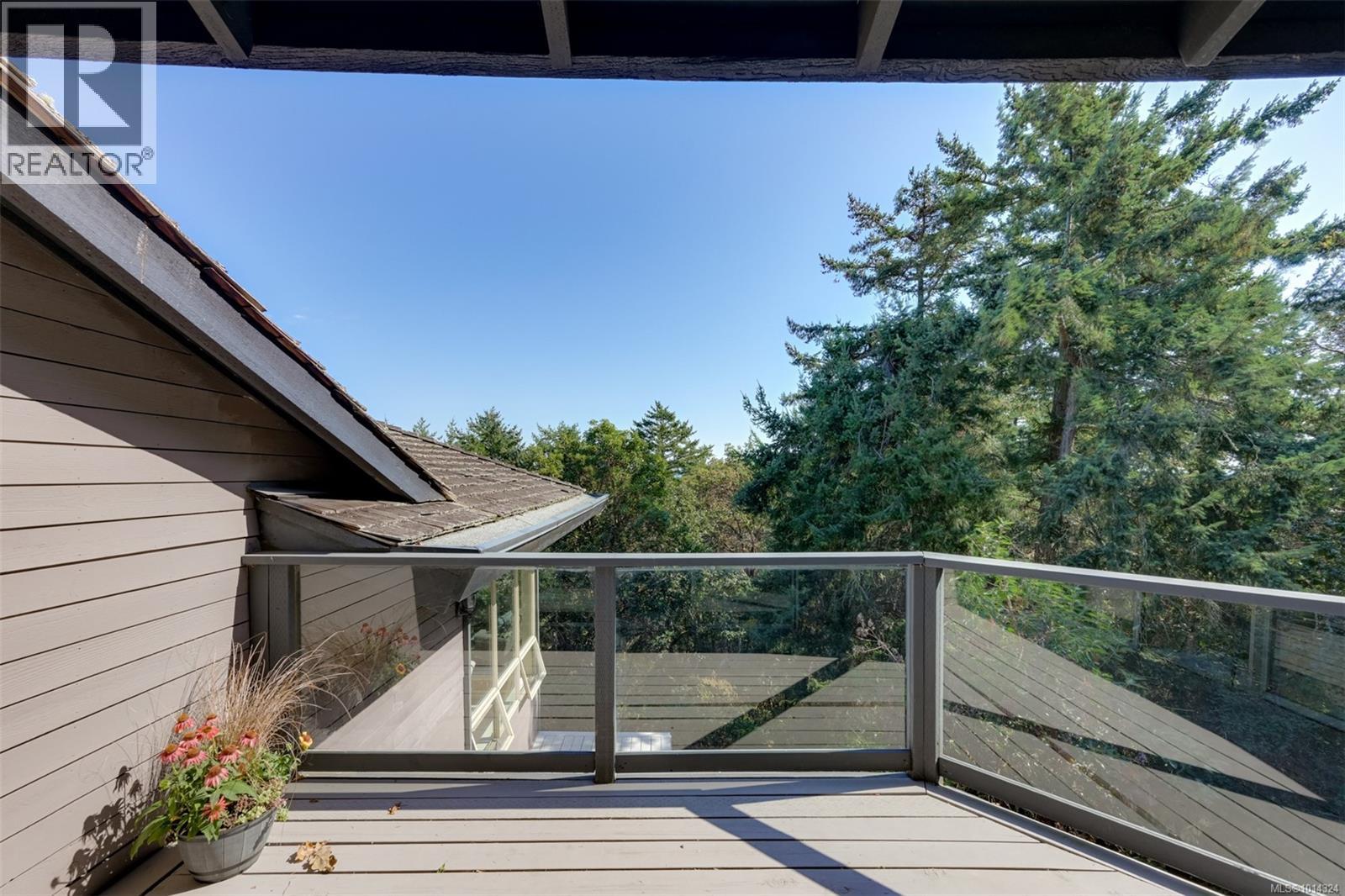 2807 Arbutus Rd, Saanich