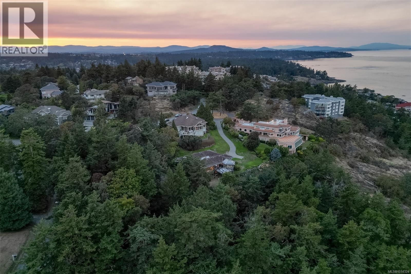 2807 Arbutus Rd, Saanich