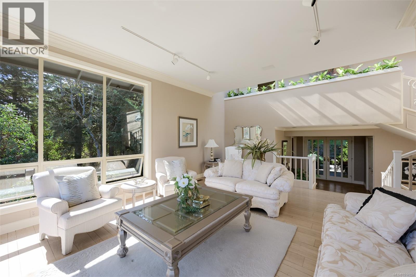 2807 Arbutus Rd, Saanich