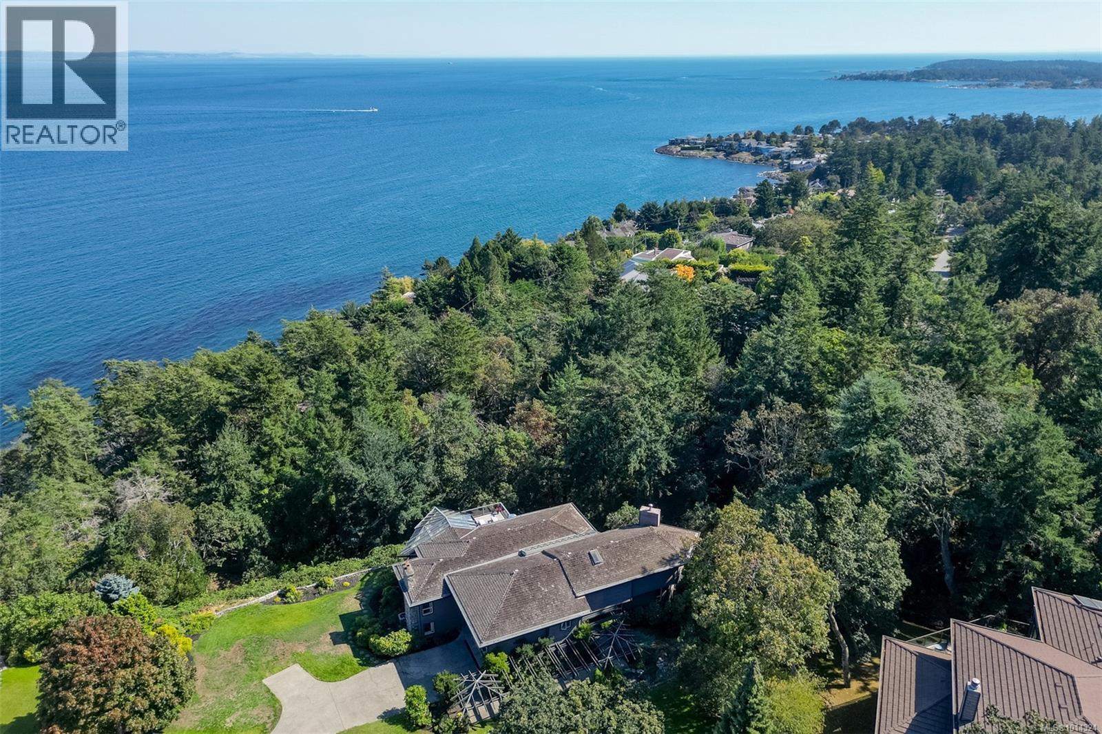 2807 Arbutus Rd, Saanich