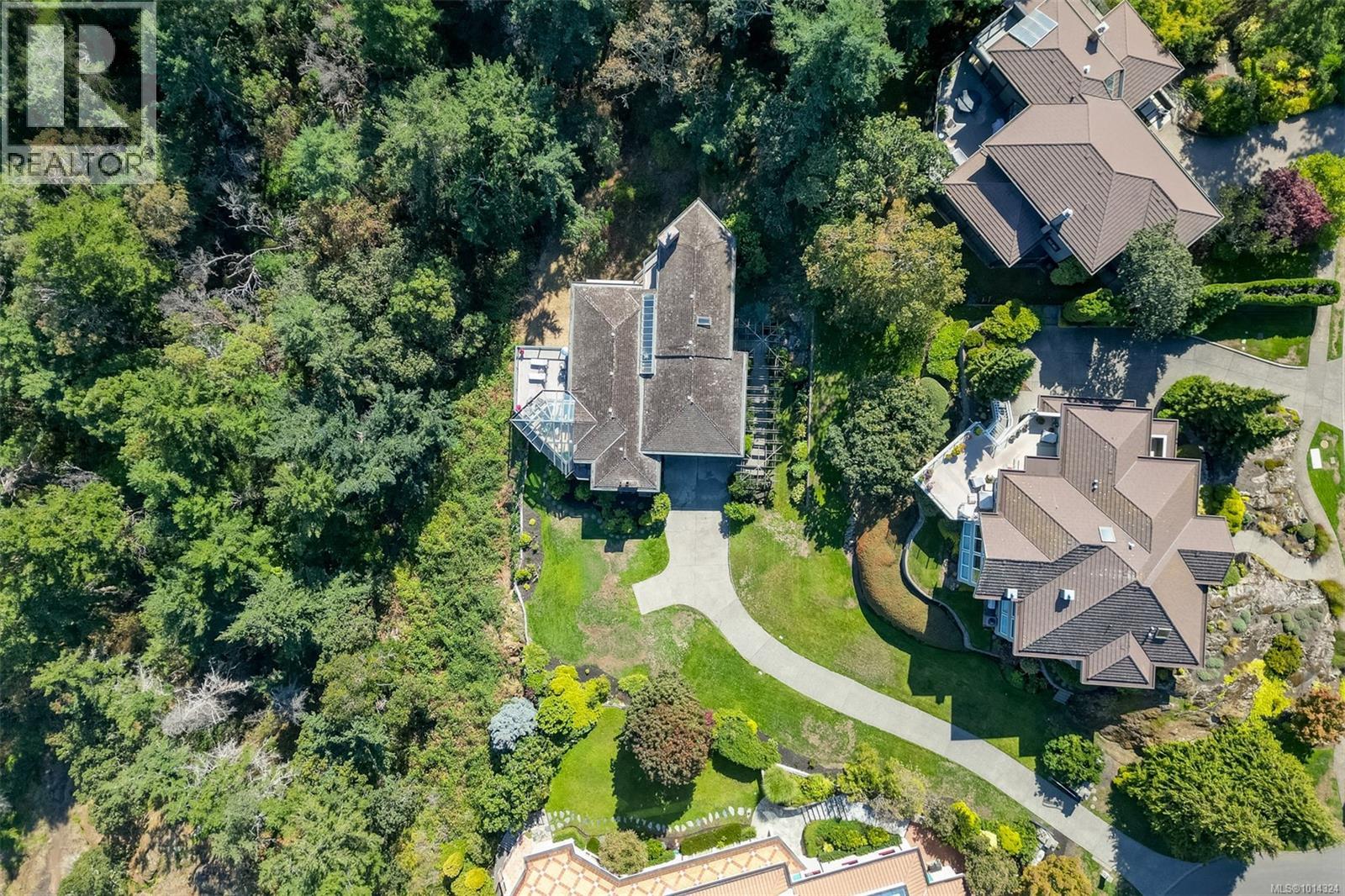 2807 Arbutus Rd, Saanich