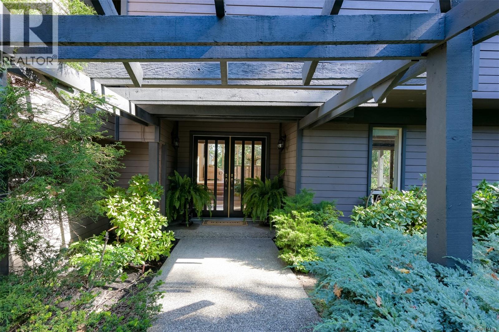 2807 Arbutus Rd, Saanich