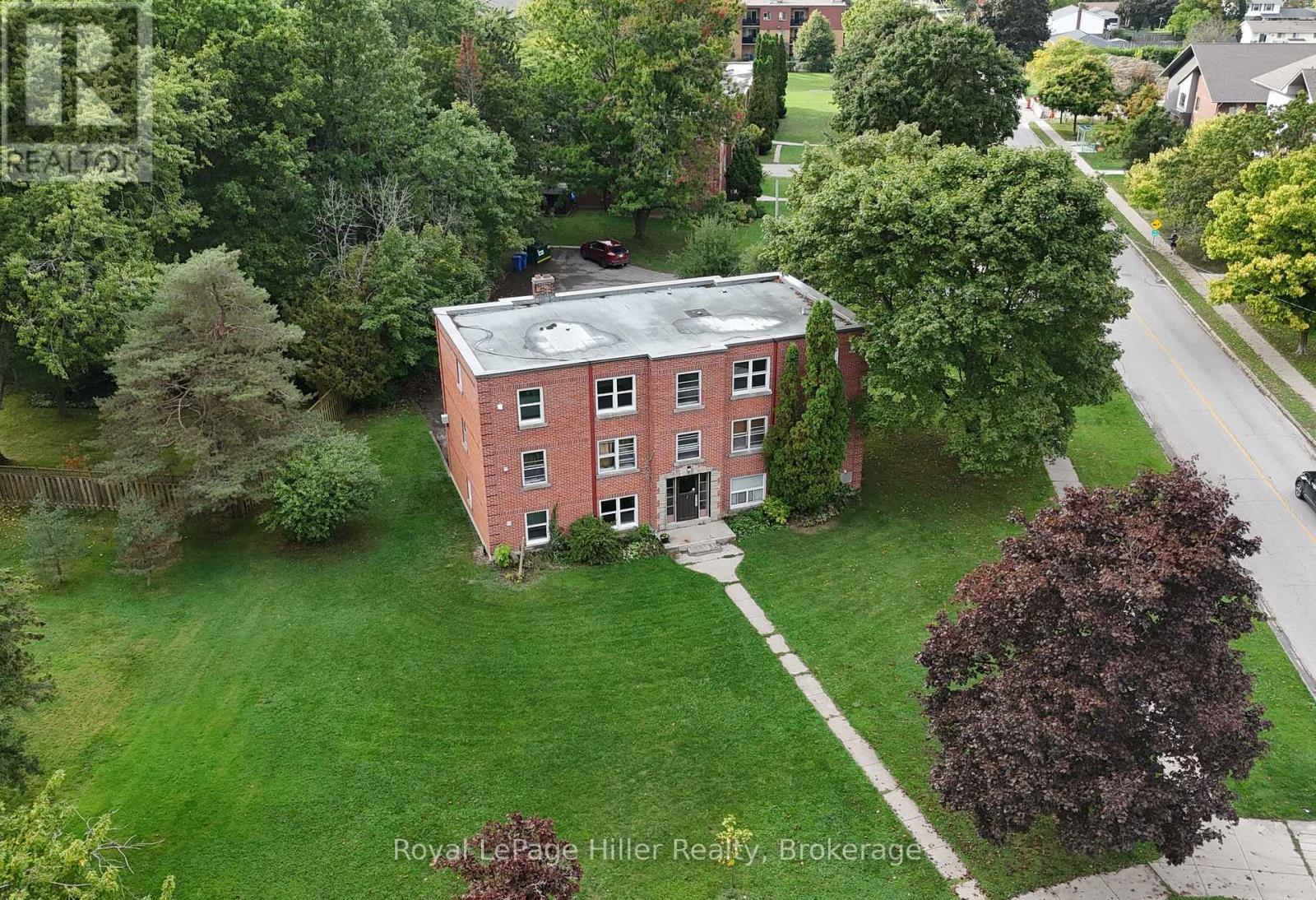 1 – 2 CHURCHILL CIRCLE