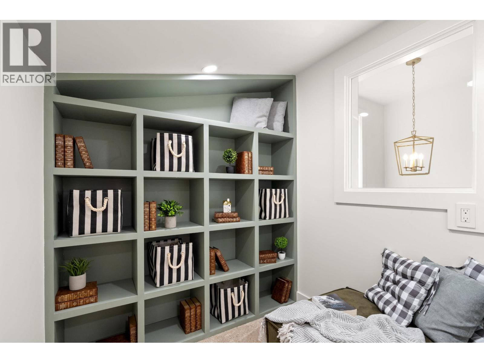 998 50B STREET, Tsawwassen