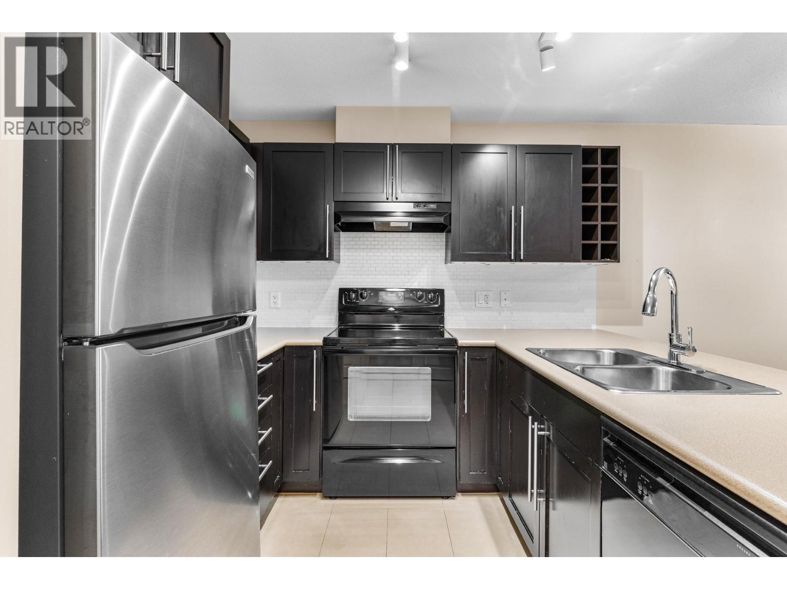 120 1083 Sunset Drive, Kelowna