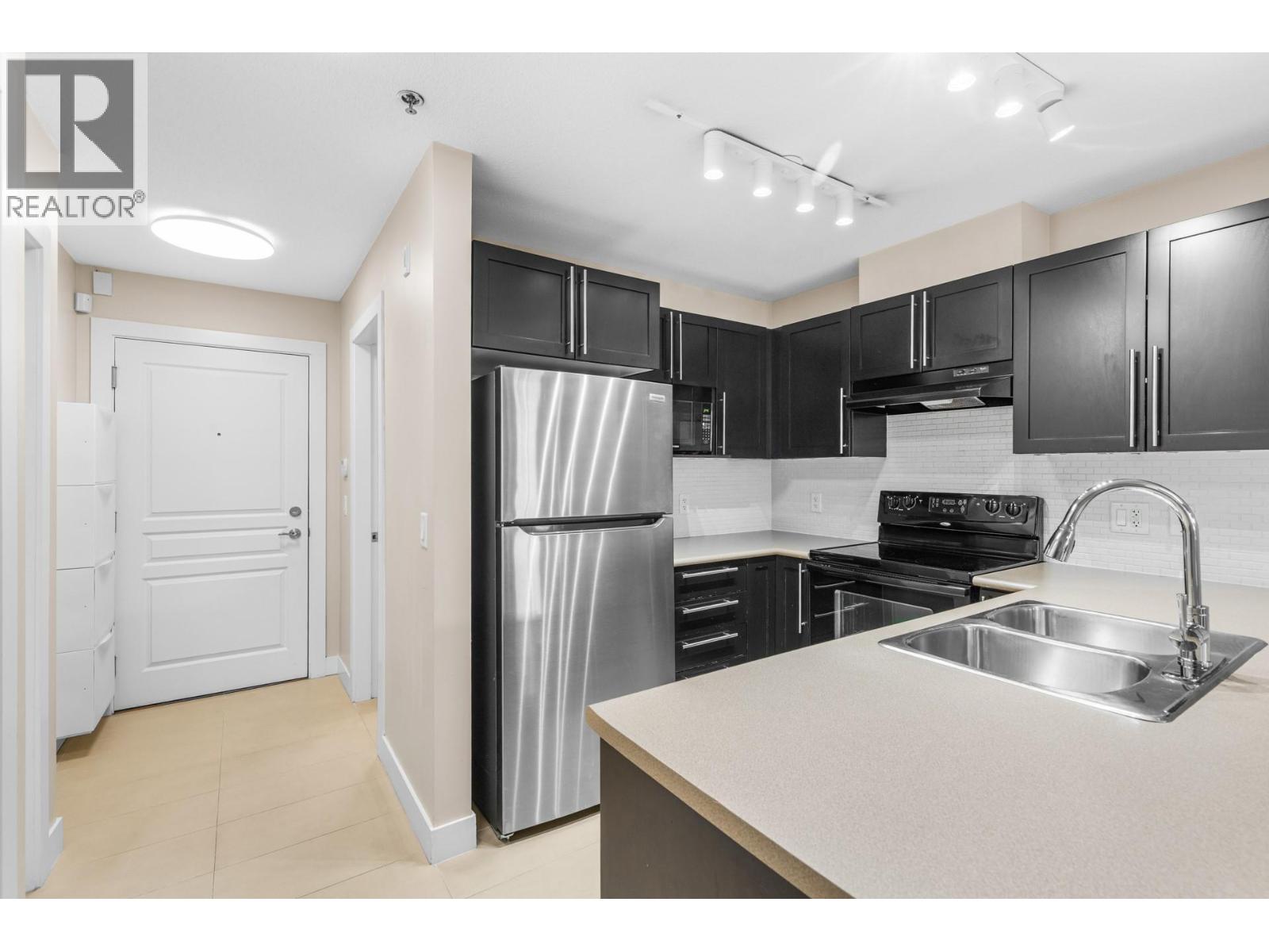 120 1083 Sunset Drive, Kelowna