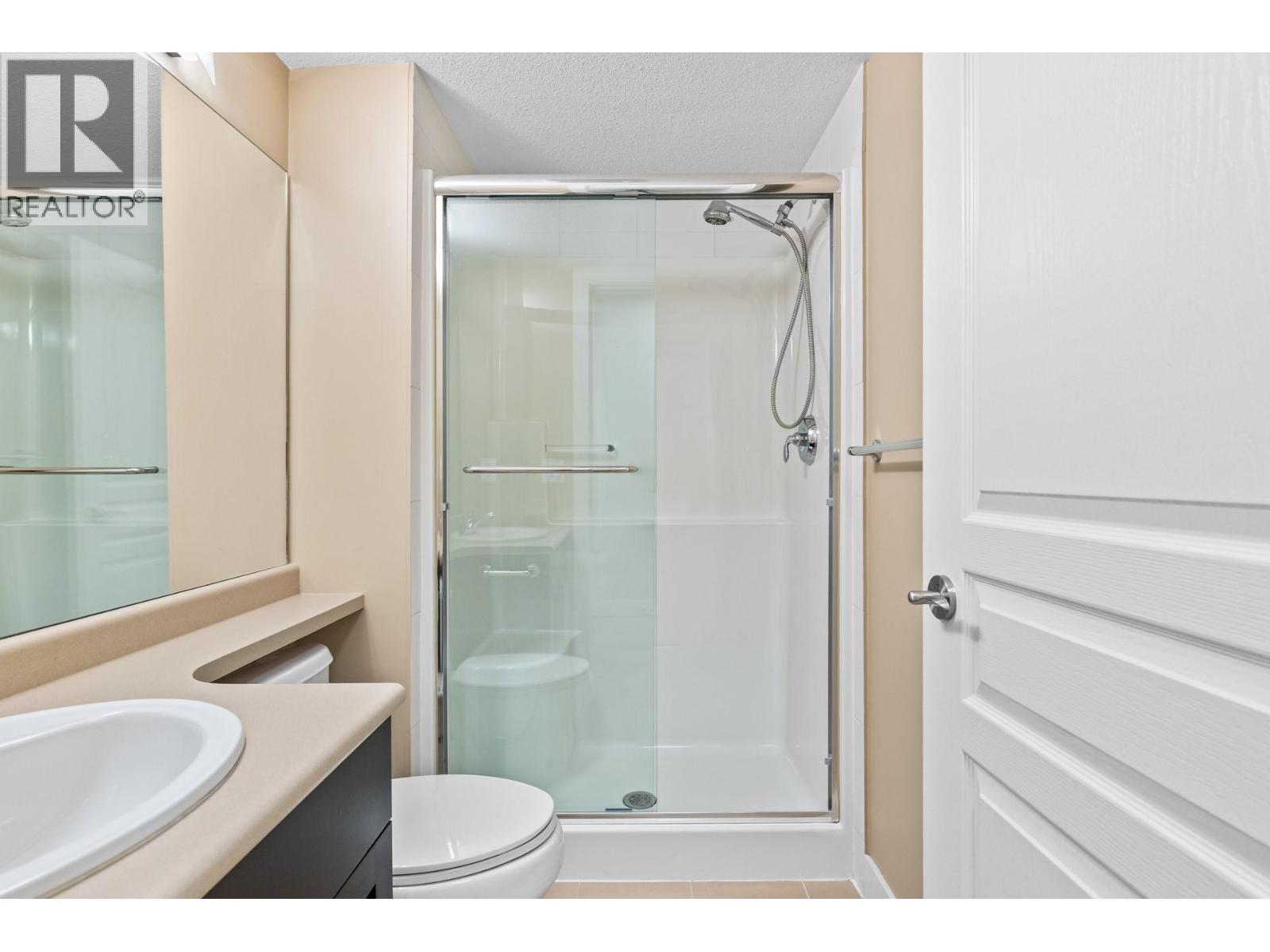 120 1083 Sunset Drive, Kelowna