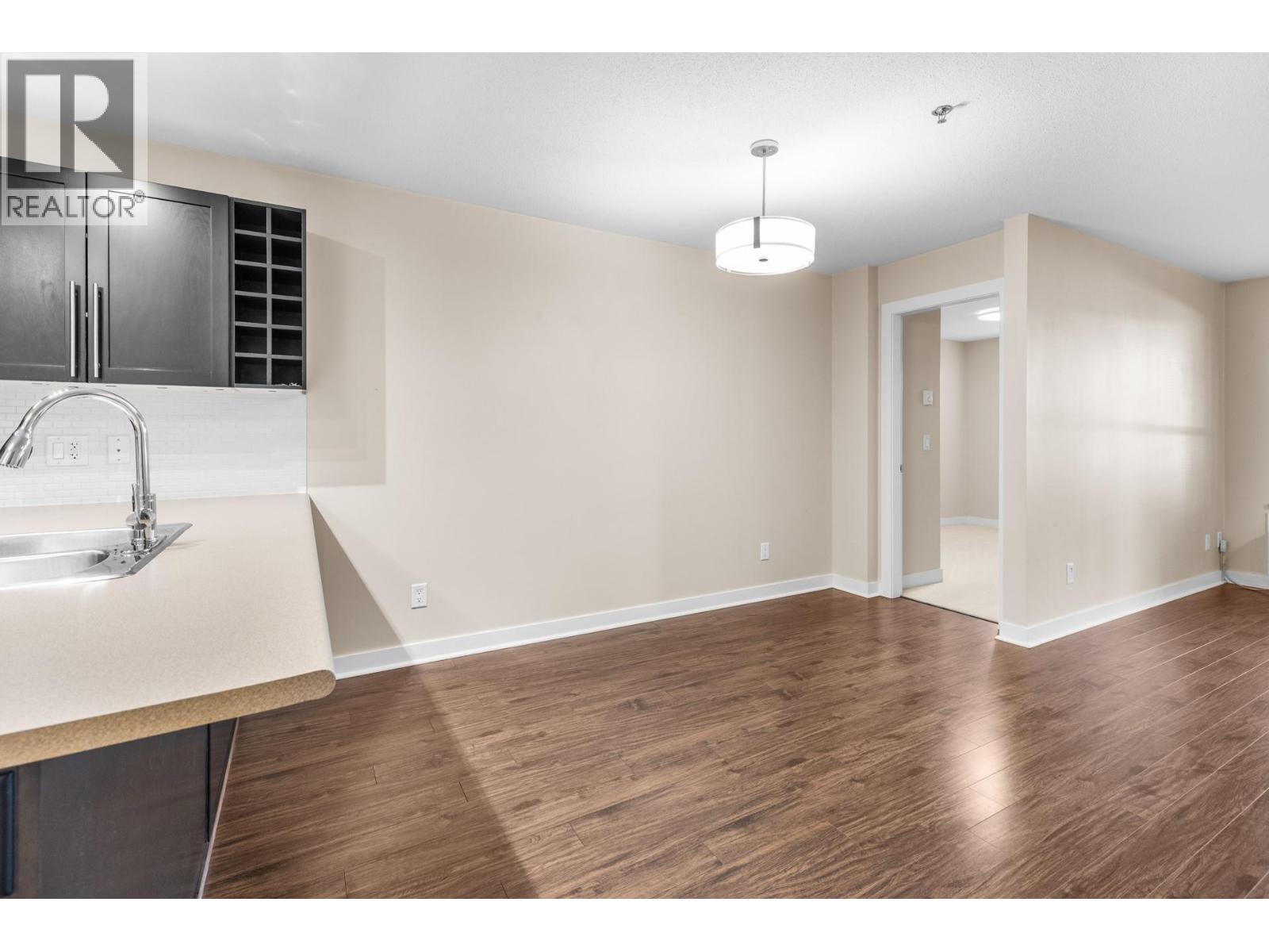120 1083 Sunset Drive, Kelowna