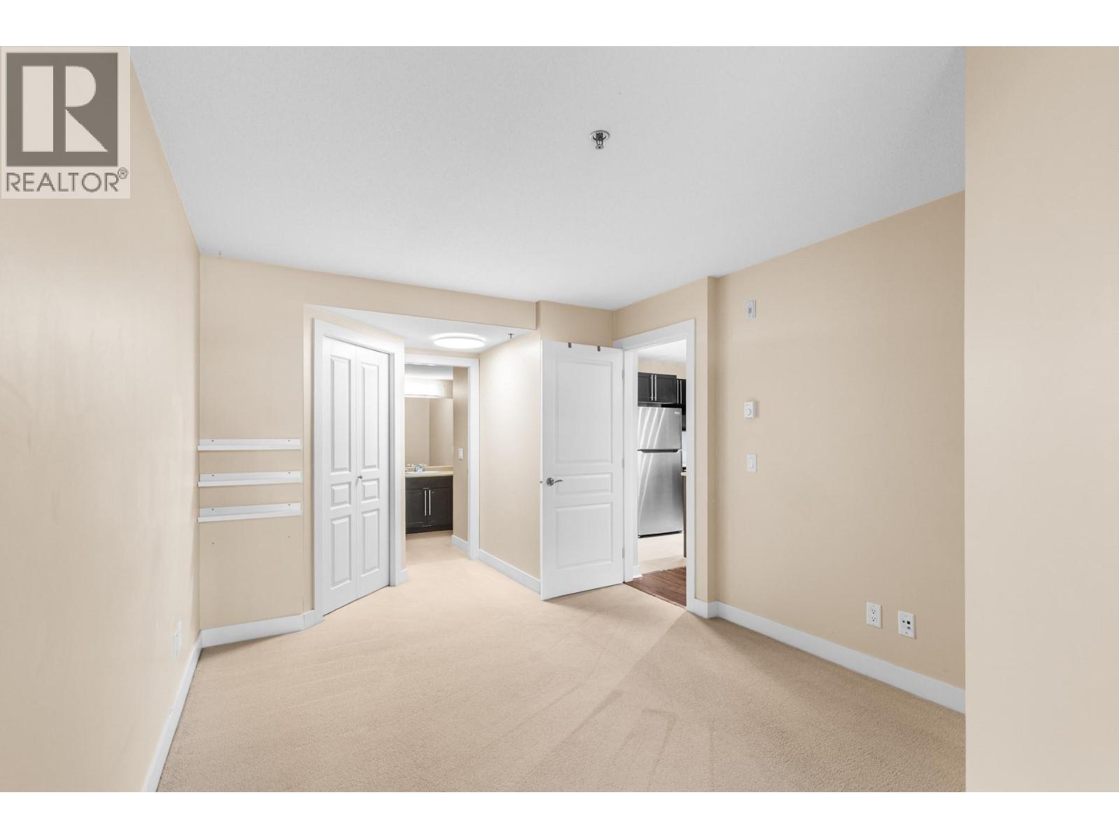 120 1083 Sunset Drive, Kelowna