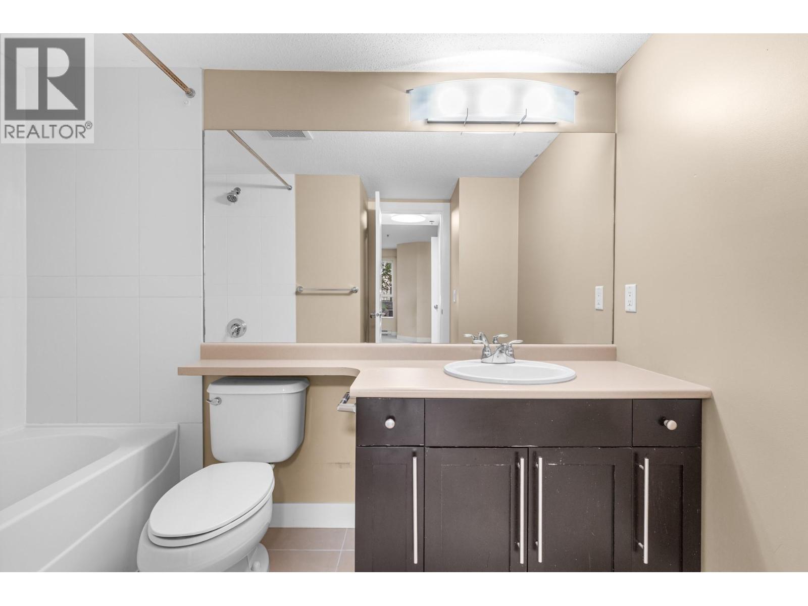 120 1083 Sunset Drive, Kelowna