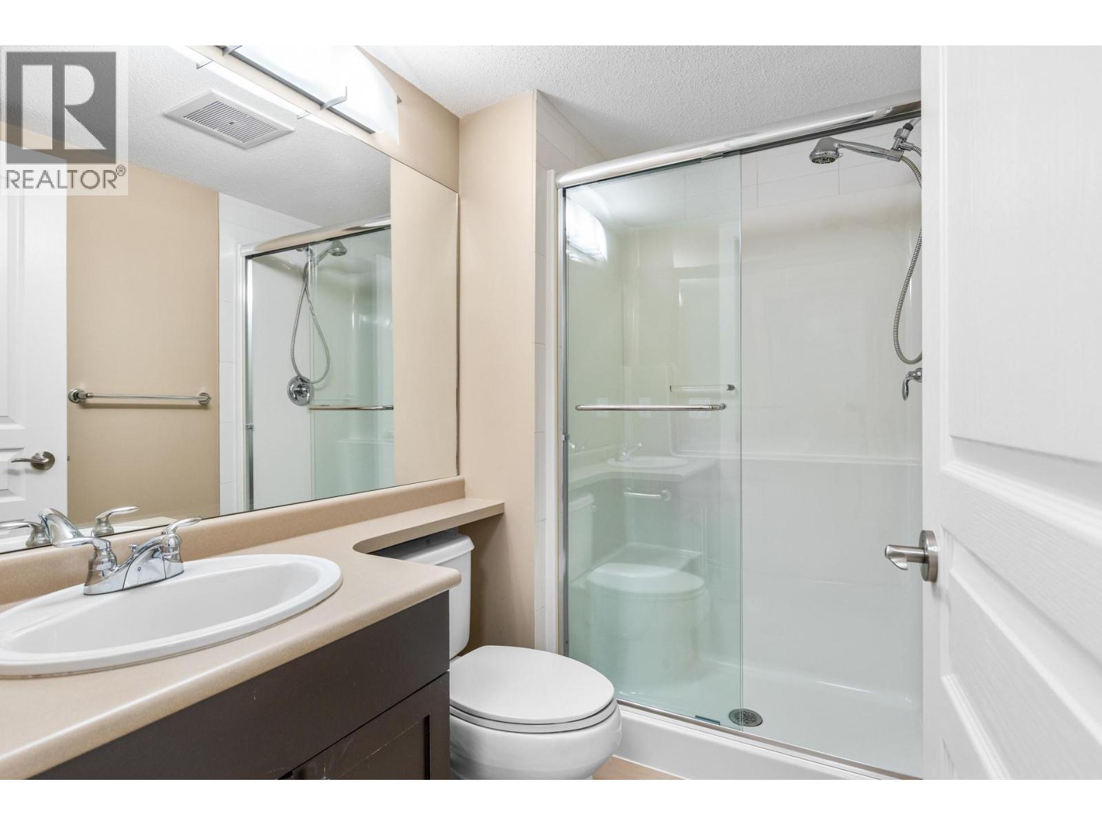 120 1083 Sunset Drive, Kelowna