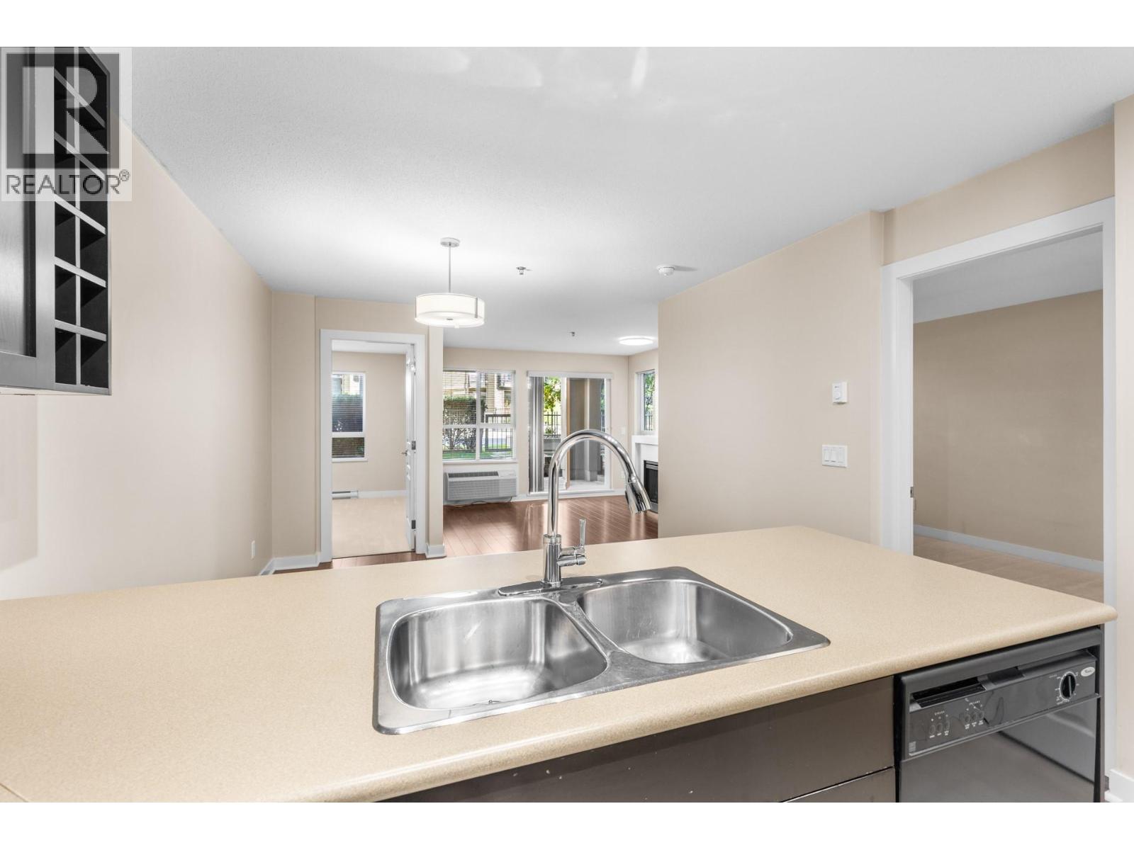 120 1083 Sunset Drive, Kelowna