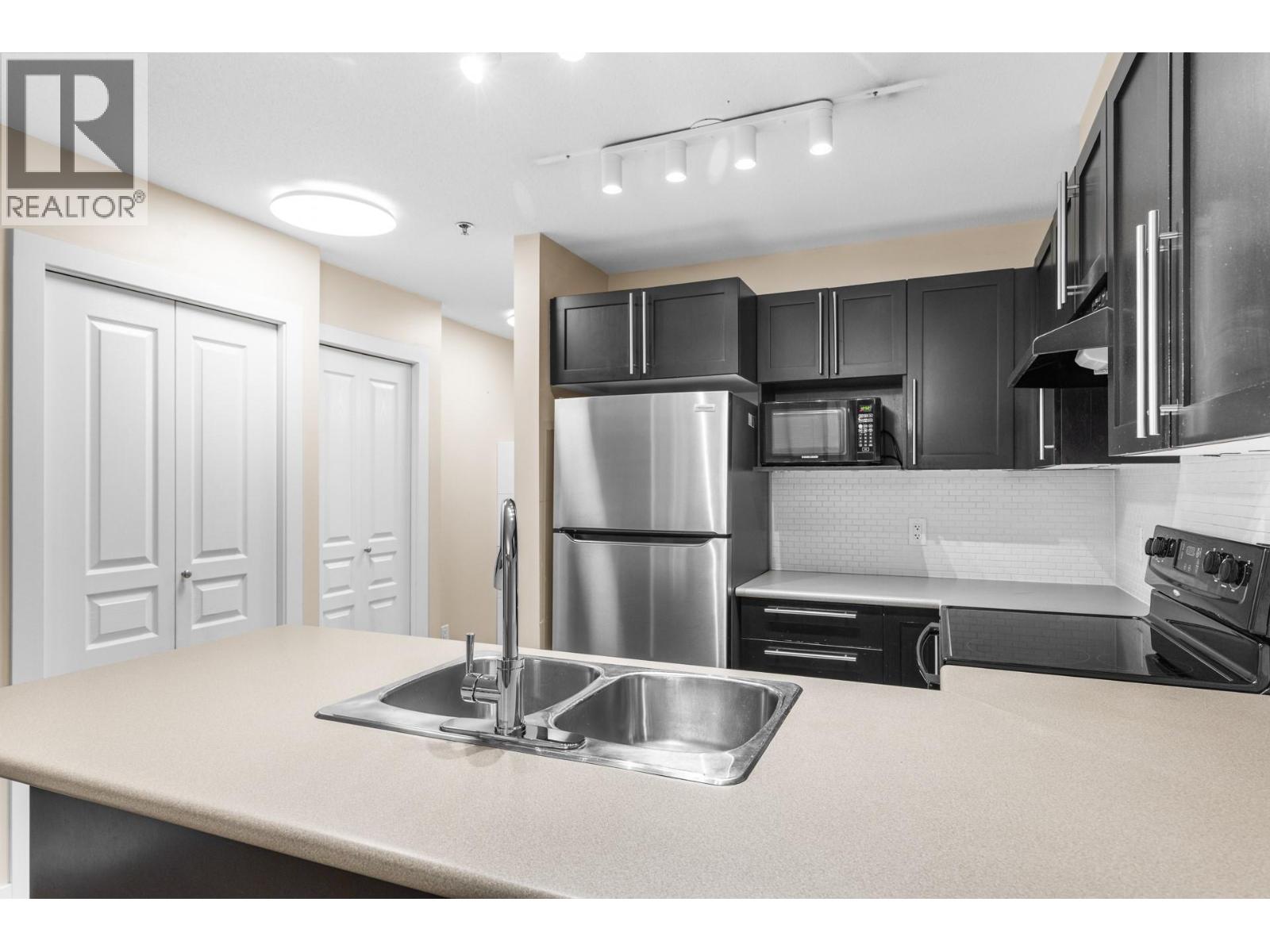 120 1083 Sunset Drive, Kelowna