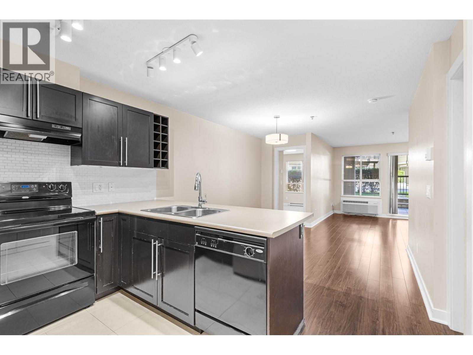 120 1083 Sunset Drive, Kelowna