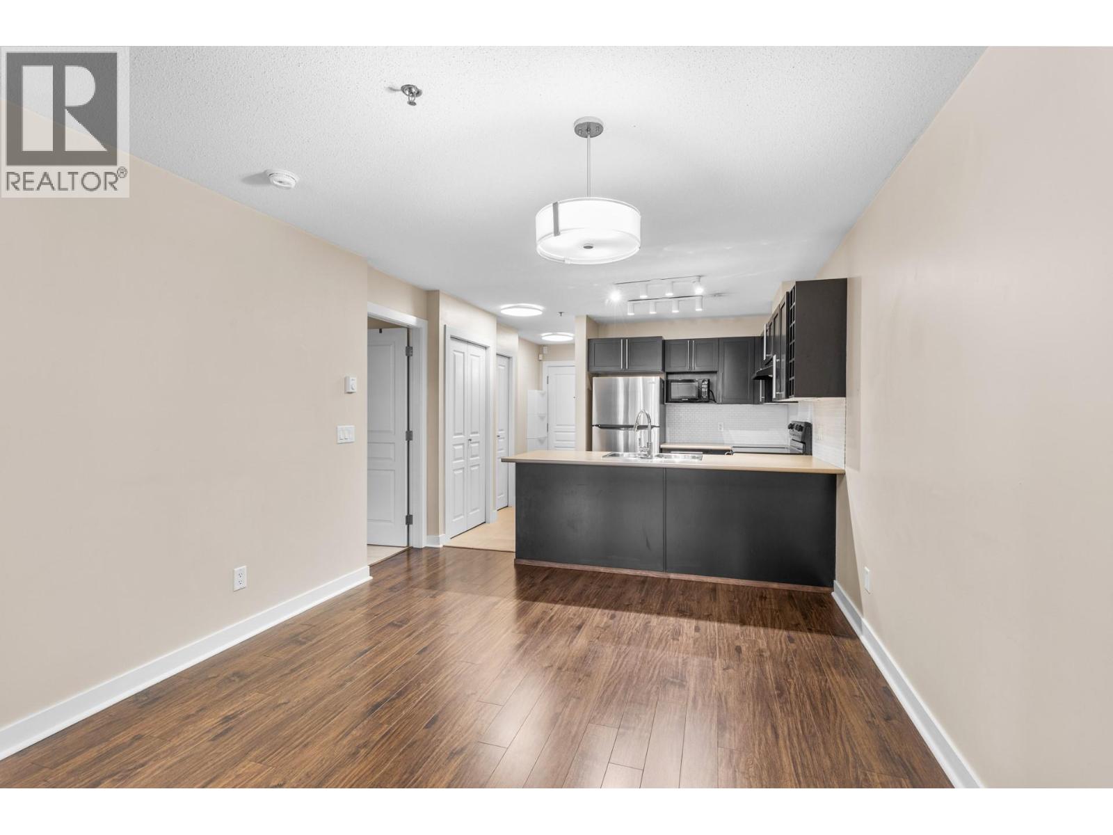 120 1083 Sunset Drive, Kelowna