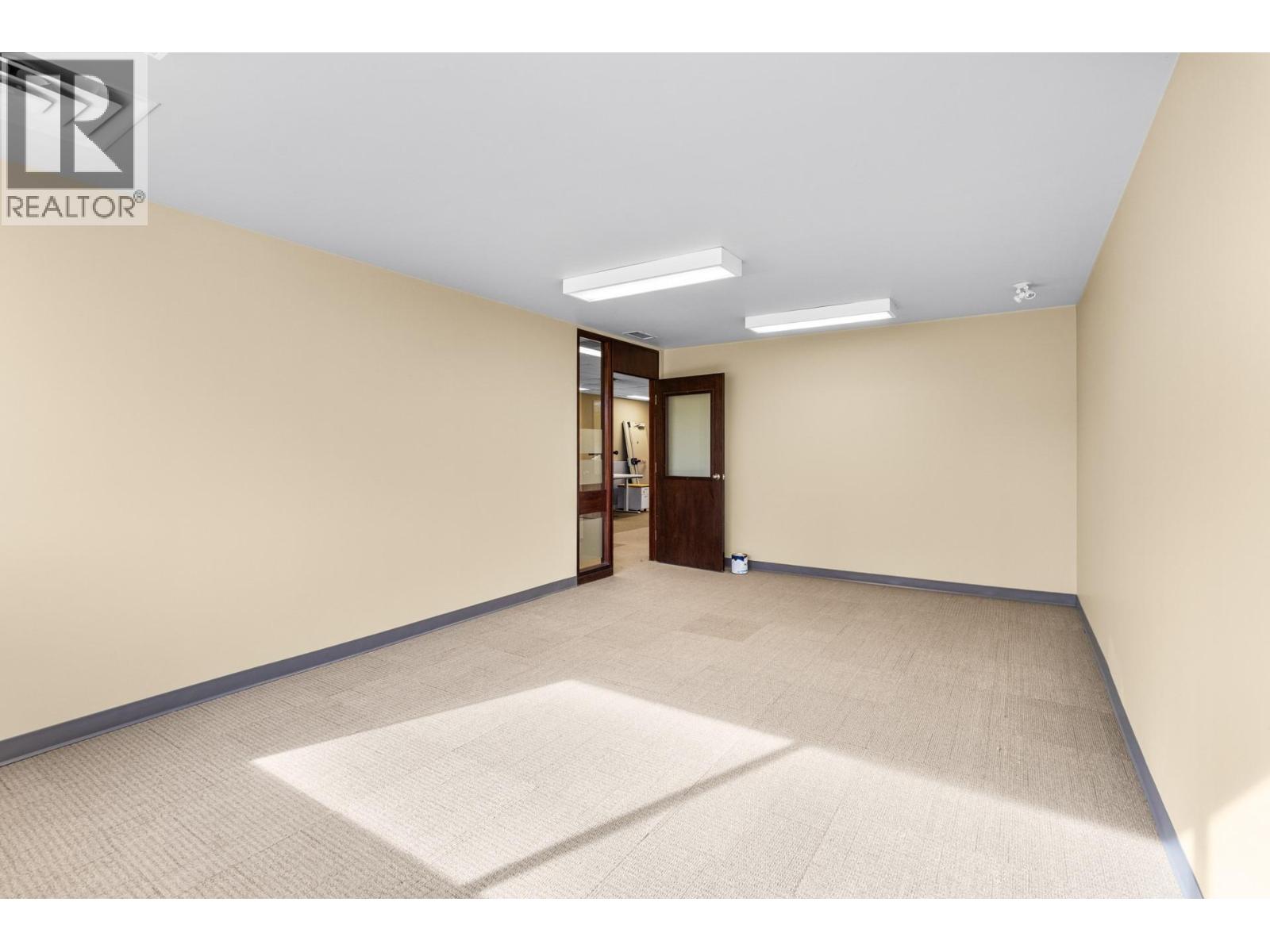 120 1083 Sunset Drive, Kelowna