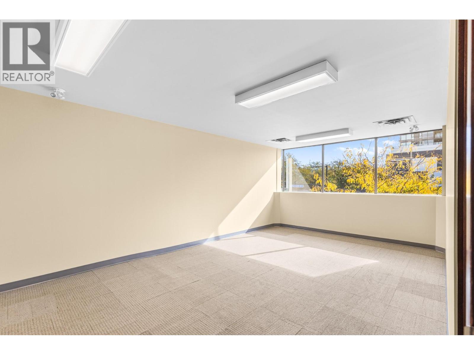 120 1083 Sunset Drive, Kelowna