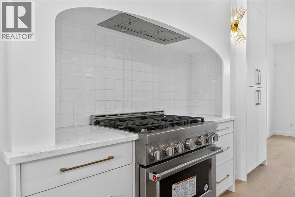 Single Family House for Sale in   Avenue SW North Glenmore Park Calgary 