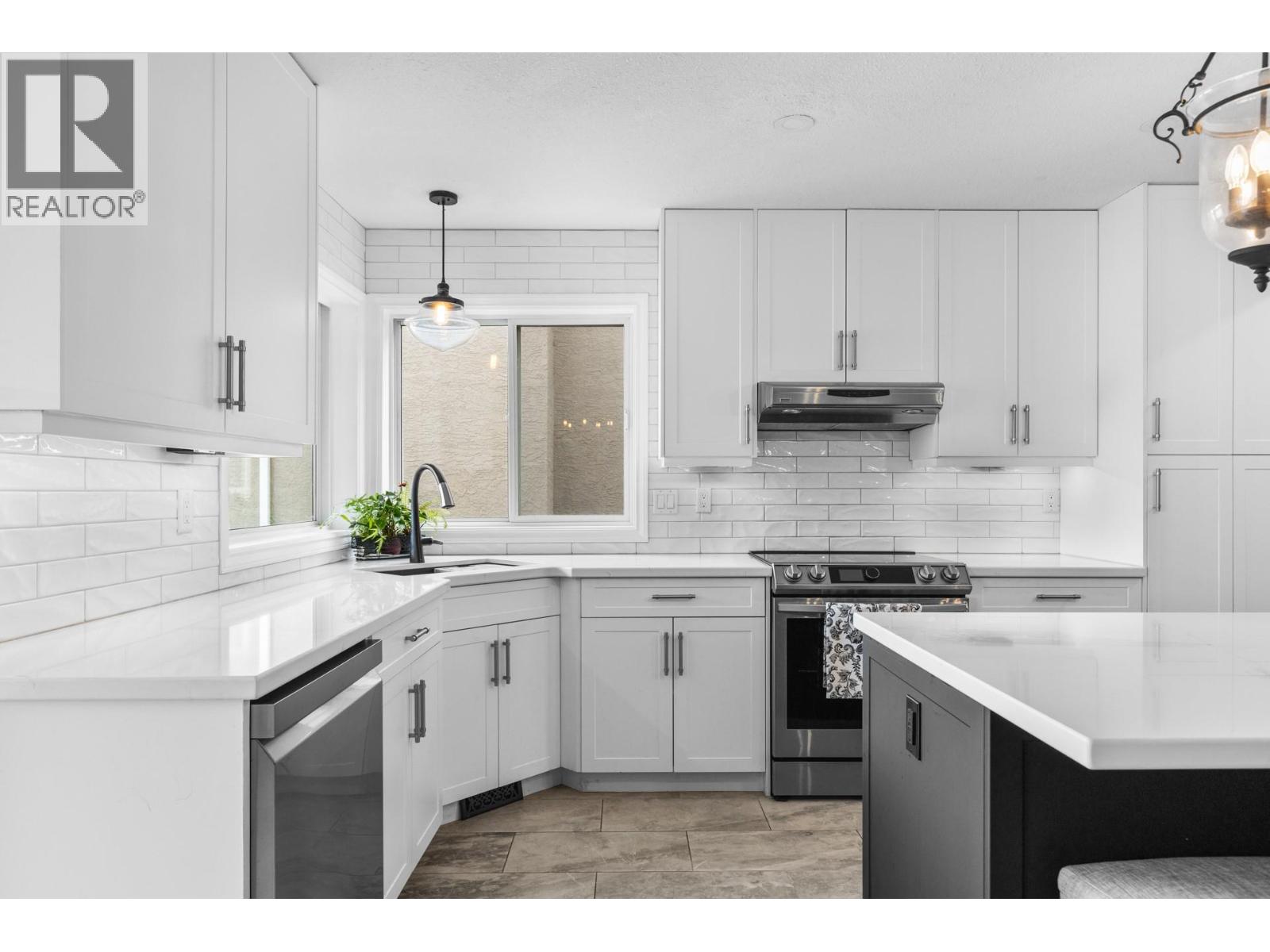  3838 Beach Avenue, Peachland